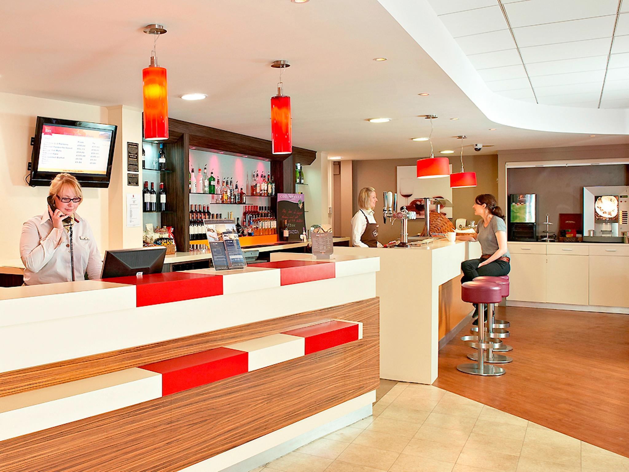 Отель Ibis London Barking Баркинг Экстерьер фото