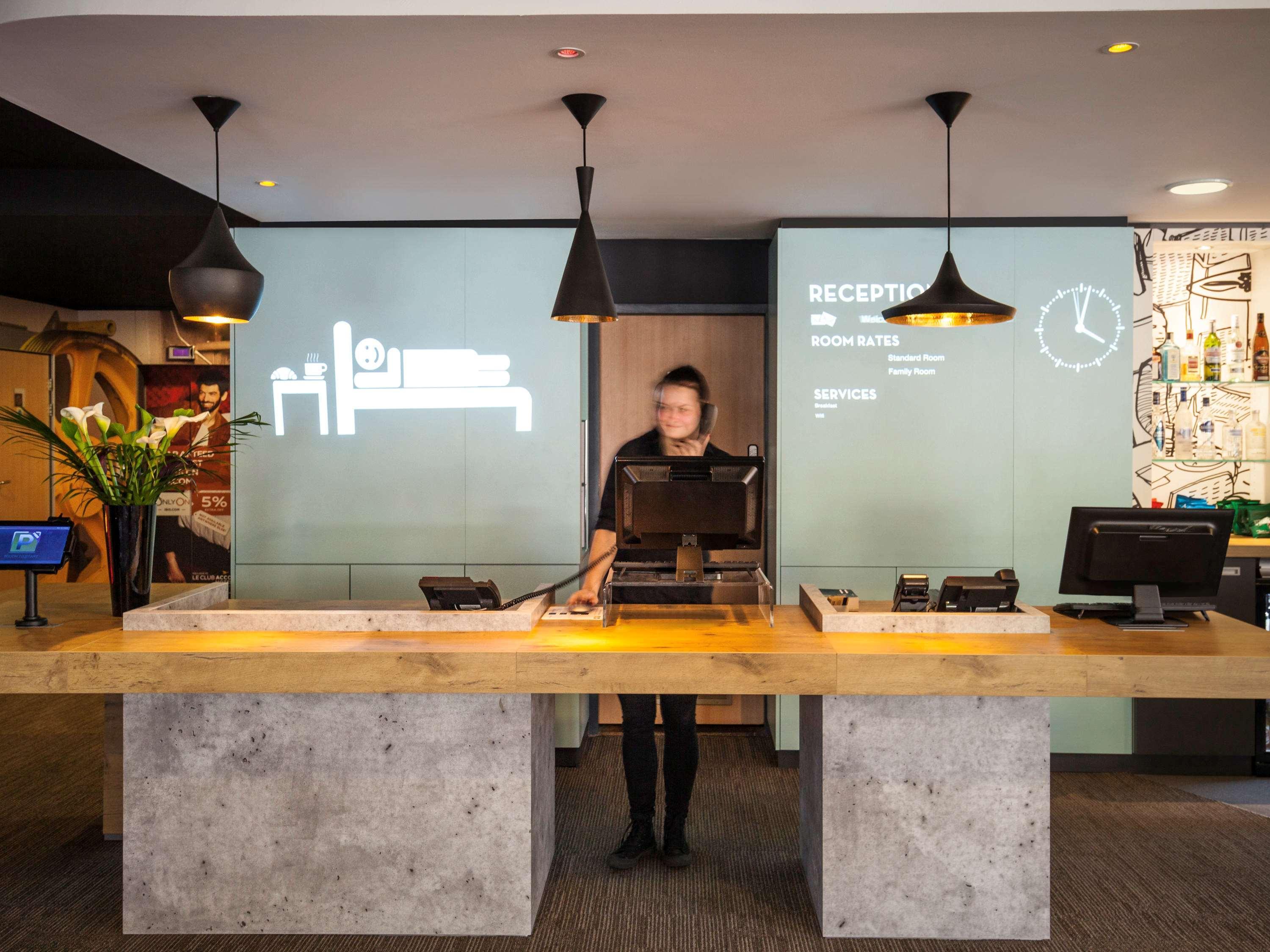 Отель Ibis London Barking Баркинг Экстерьер фото