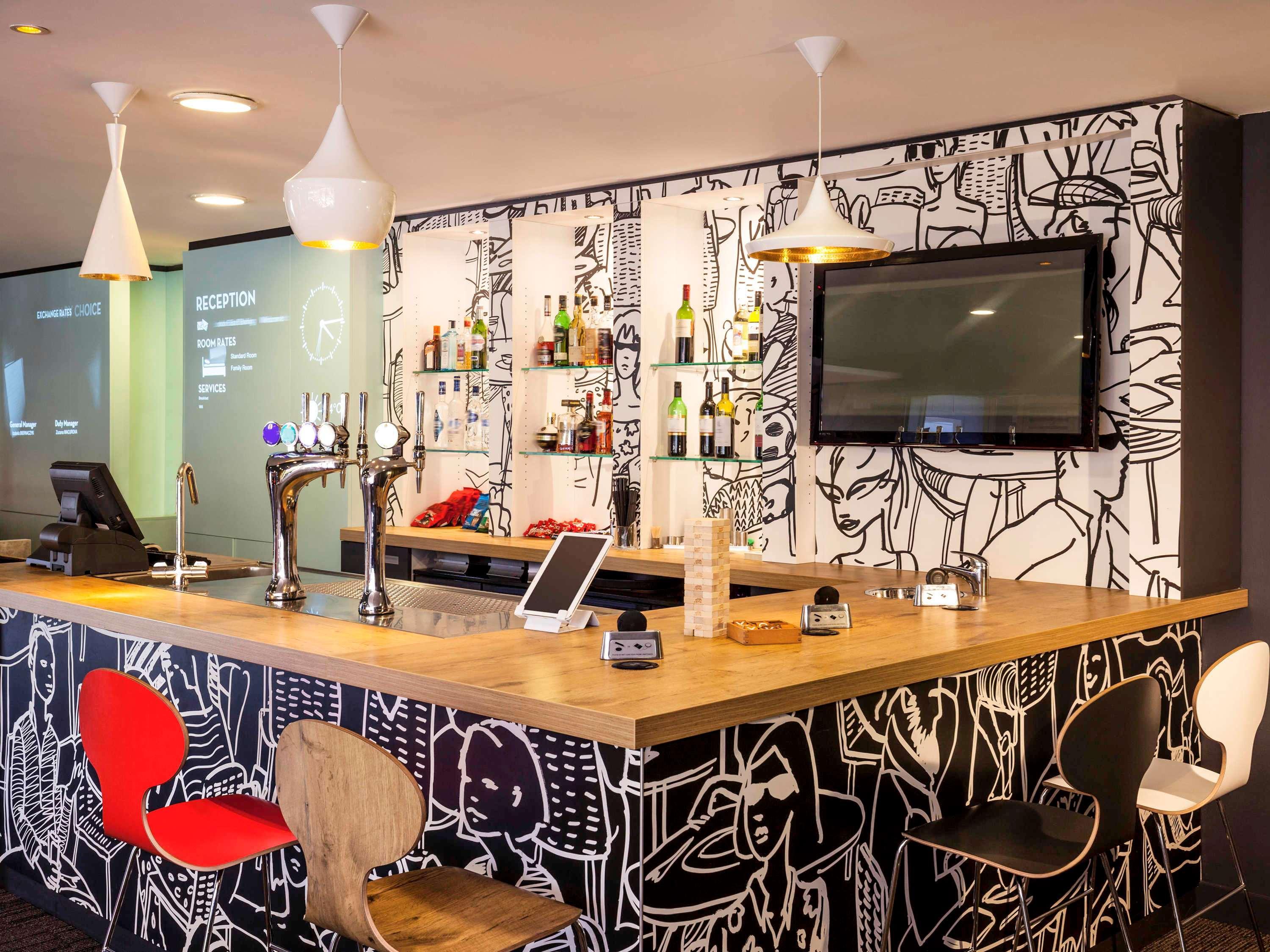 Отель Ibis London Barking Баркинг Экстерьер фото
