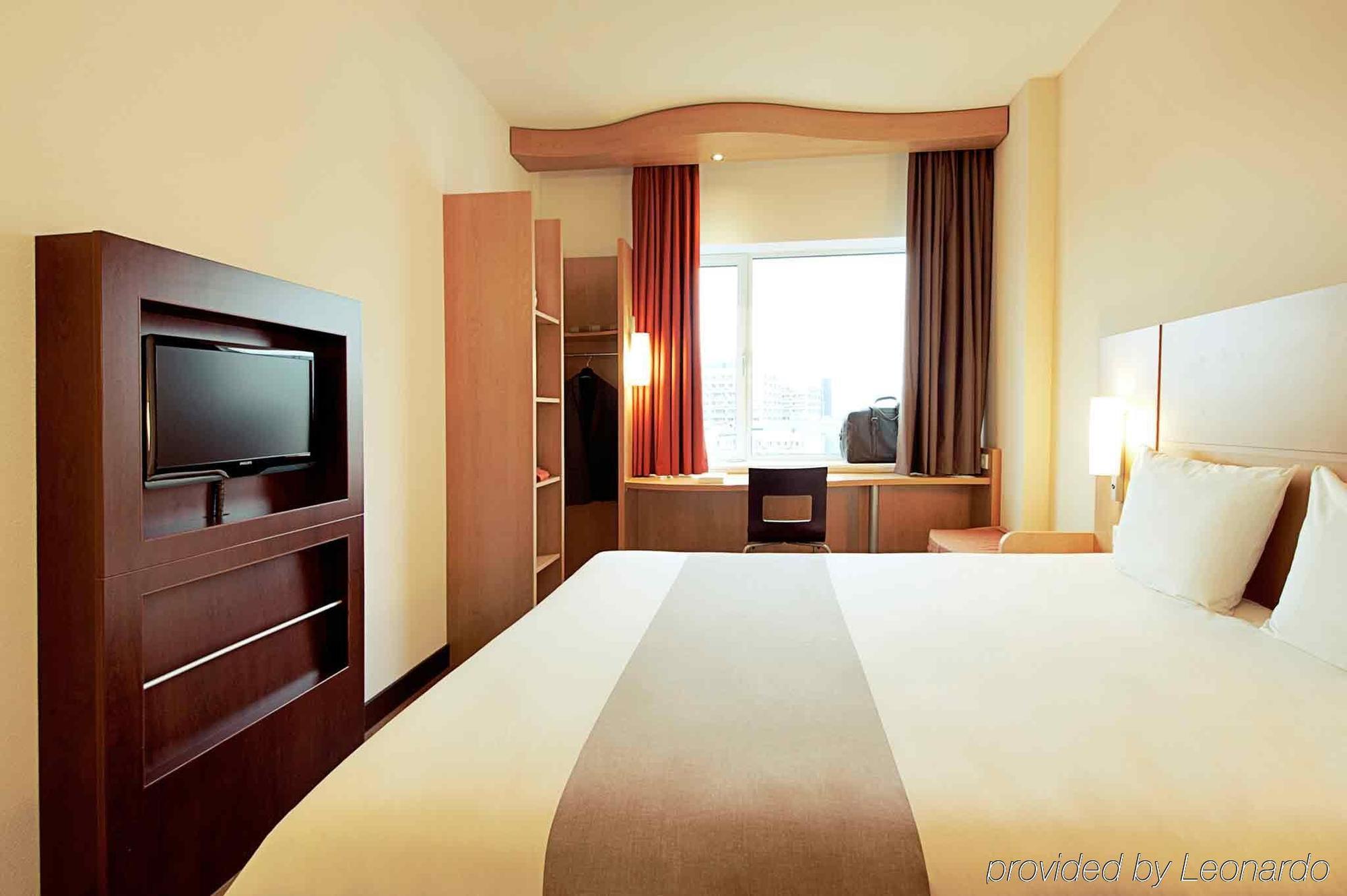 Отель Ibis London Barking Баркинг Экстерьер фото