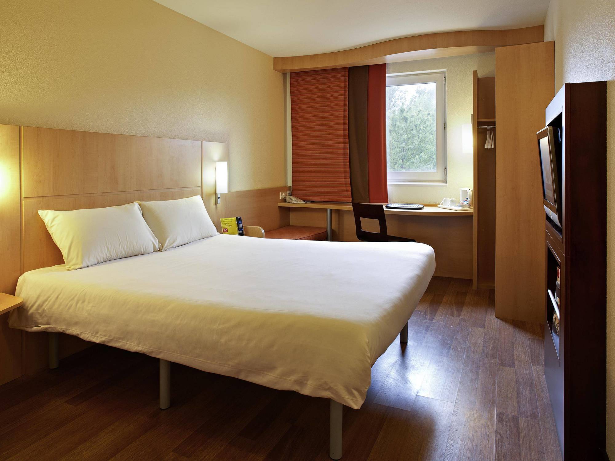 Отель Ibis London Barking Баркинг Экстерьер фото