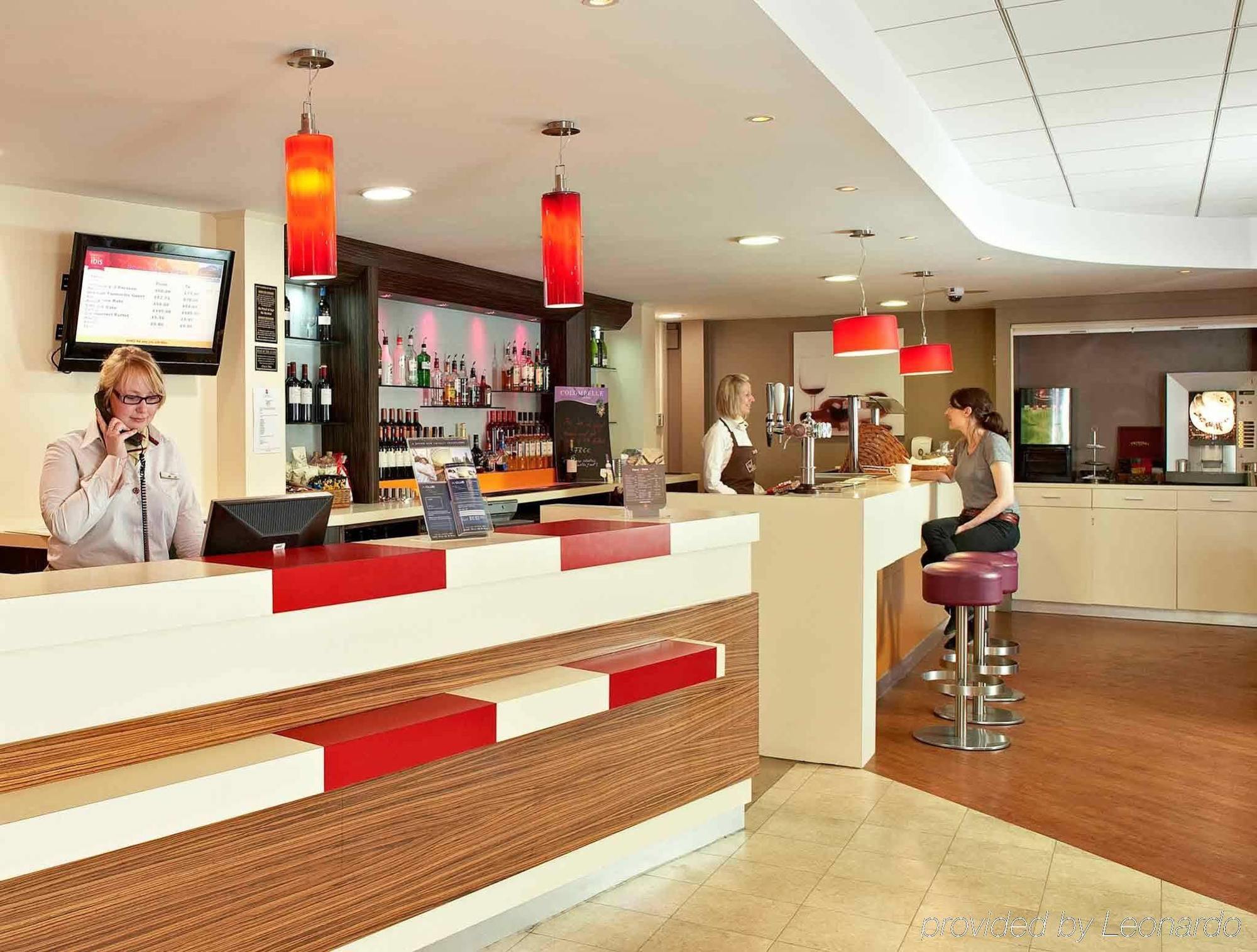 Отель Ibis London Barking Баркинг Экстерьер фото
