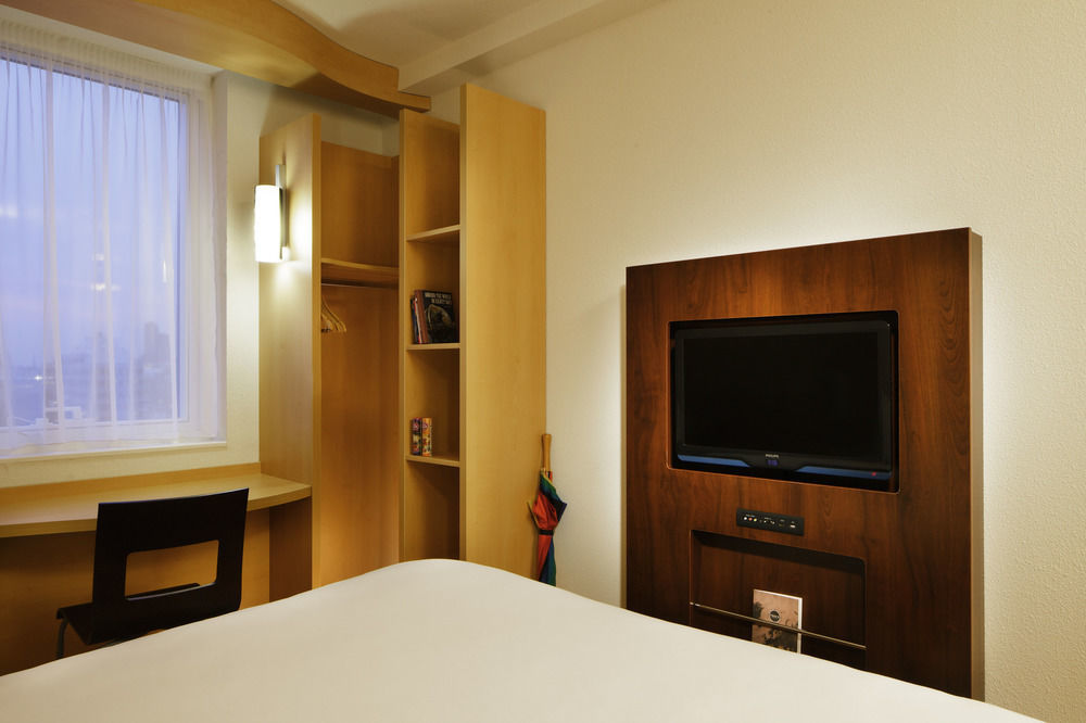 Отель Ibis London Barking Баркинг Экстерьер фото