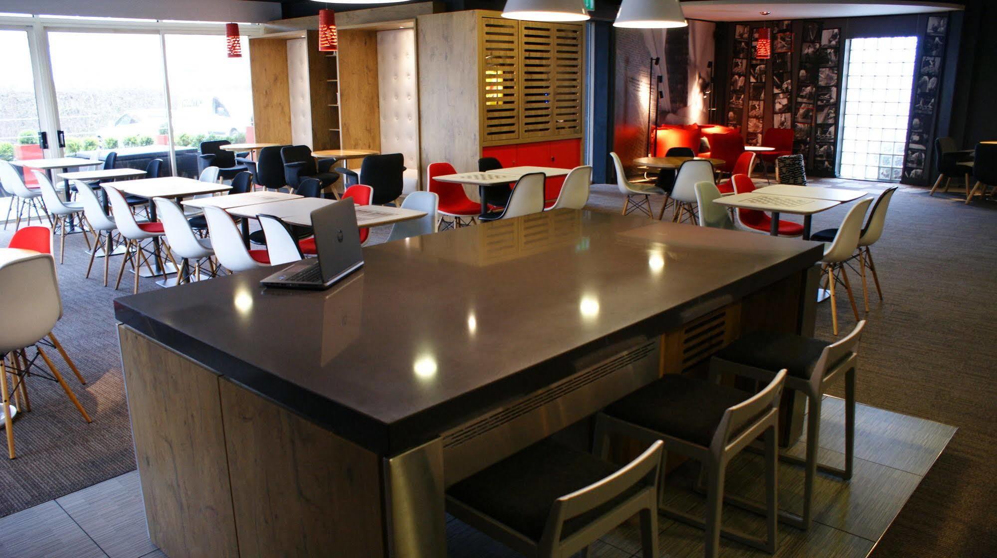 Отель Ibis London Barking Баркинг Экстерьер фото